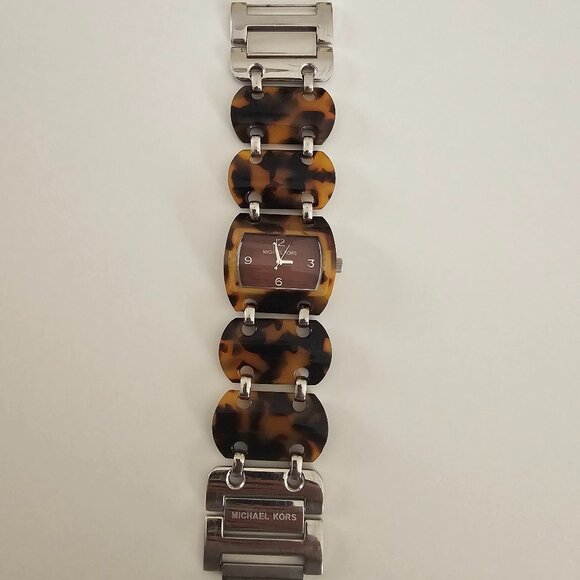 Michael Kors Leopard Print Watch and Bracelet Set - Picture 2 of 11